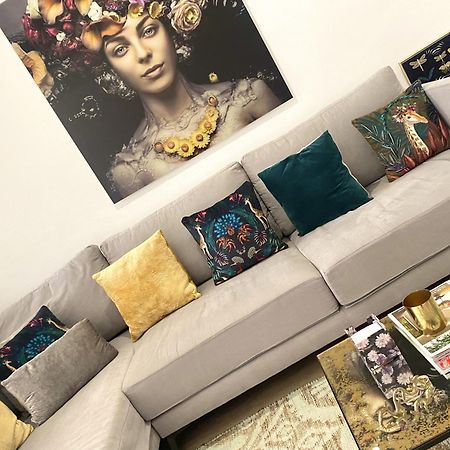 Barcelona Chic Apartments- Free Parking - 10 Min From Bcn City Centre By Metro Extérieur photo