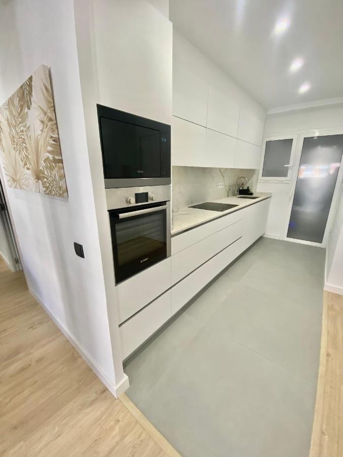 Barcelona Chic Apartments- Free Parking - 10 Min From Bcn City Centre By Metro Extérieur photo