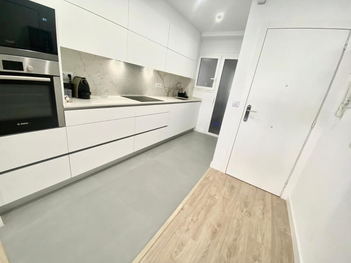 Barcelona Chic Apartments- Free Parking - 10 Min From Bcn City Centre By Metro Extérieur photo