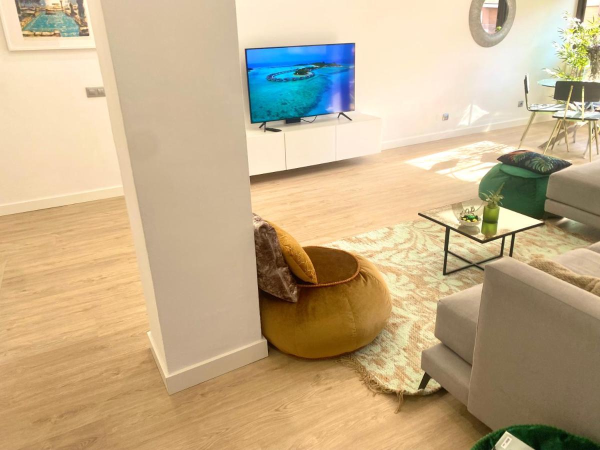 Barcelona Chic Apartments- Free Parking - 10 Min From Bcn City Centre By Metro Extérieur photo