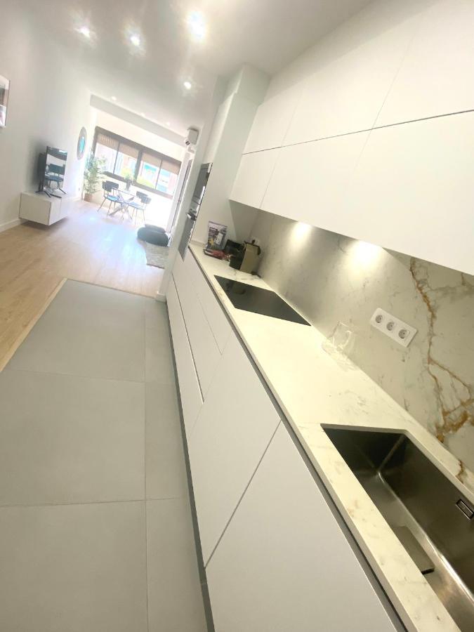 Barcelona Chic Apartments- Free Parking - 10 Min From Bcn City Centre By Metro Extérieur photo