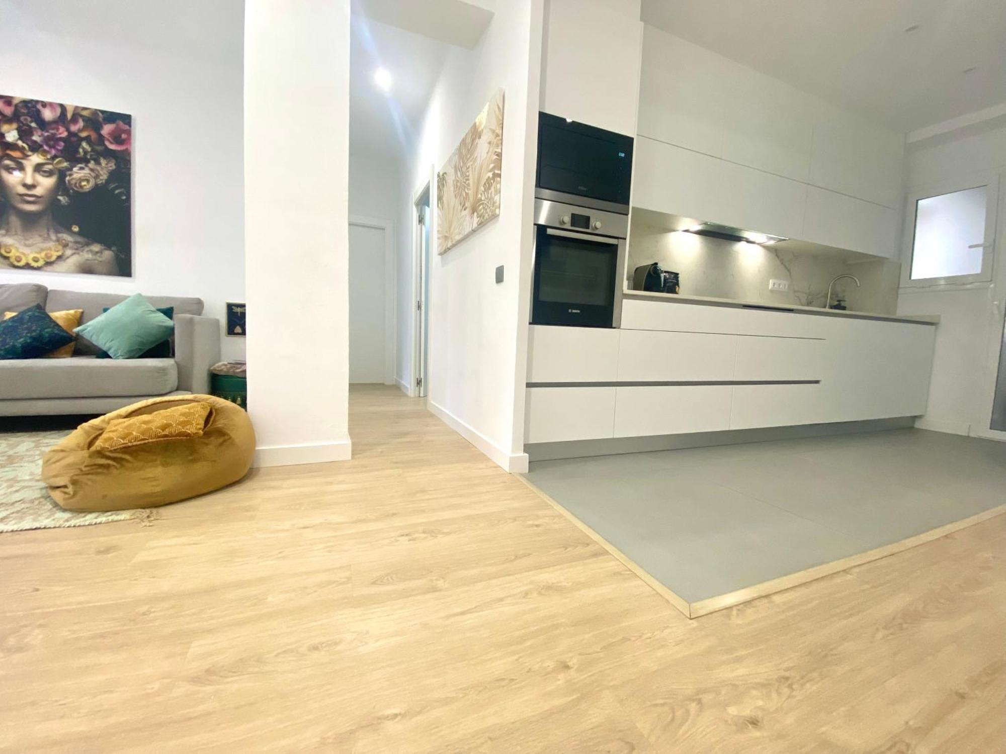 Barcelona Chic Apartments- Free Parking - 10 Min From Bcn City Centre By Metro Extérieur photo